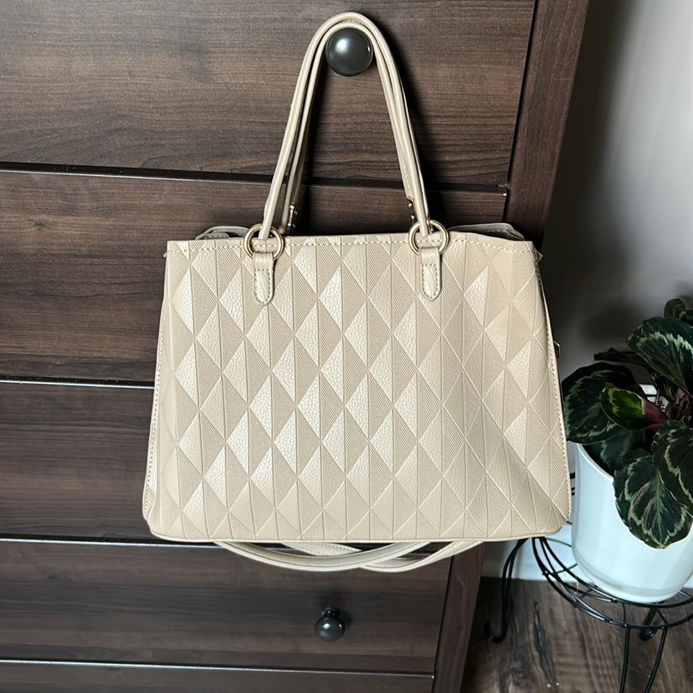 Elegant Vegan Tan Tote Bag - Picture 1 of 11